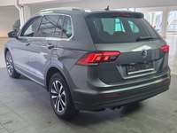 Vaade tagant vasakult