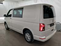 Vaade tagant vasakult