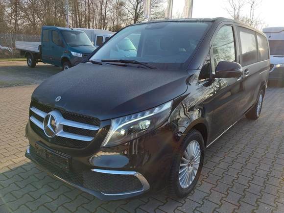 Вид спереди слева