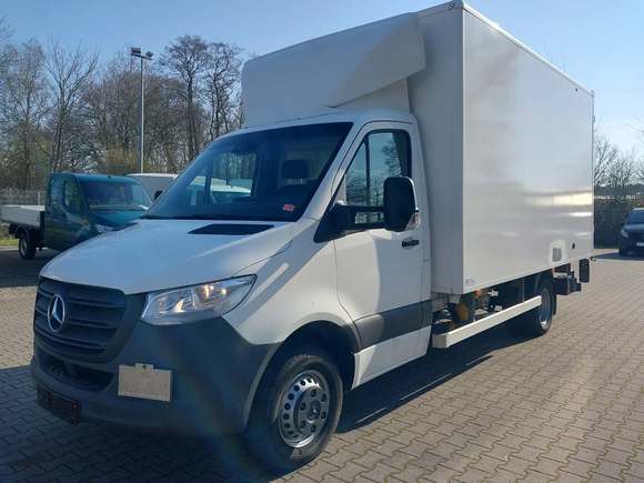 Вид спереди слева