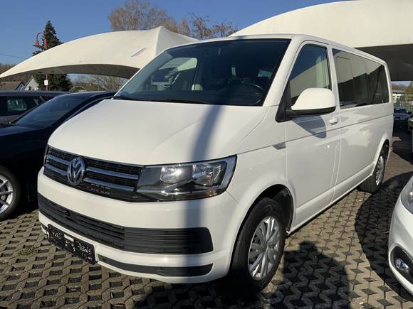 Skats no kreisās puses priekšā