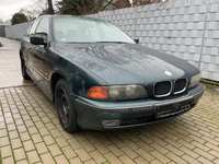 Skats no labās puses priekšā