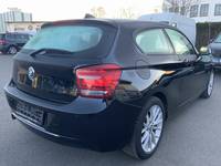 Skats no labās puses aizmugurē