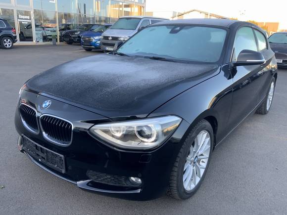 Skats no kreisās puses priekšā