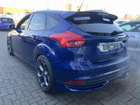 Skats no kreisās puses aizmugurē