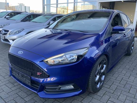 Skats no kreisās puses priekšā