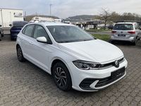 Skats no labās puses priekšā