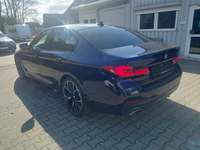 Skats no kreisās puses aizmugurē