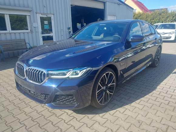 Skats no kreisās puses priekšā