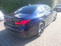 Skats no labās puses aizmugurē