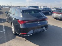 Skats no kreisās puses aizmugurē