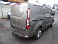 Skats no labās puses aizmugurē