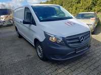 Skats no labās puses priekšā