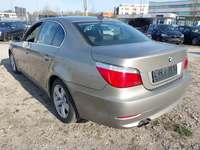 Vaade tagant vasakult