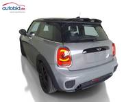 Skats no kreisās puses aizmugurē