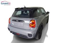 Skats no labās puses aizmugurē