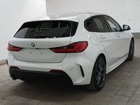 Skats no labās puses aizmugurē