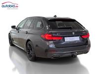 Skats no kreisās puses aizmugurē