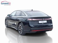 Skats no kreisās puses aizmugurē