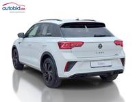 Skats no kreisās puses aizmugurē