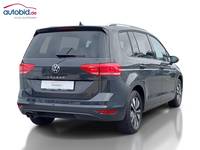 Skats no labās puses aizmugurē