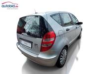 Skats no labās puses aizmugurē