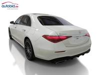 Skats no kreisās puses aizmugurē