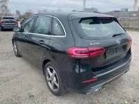 Vaade tagant vasakult