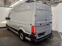 Vaade tagant vasakult