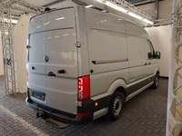 Skats no labās puses aizmugurē