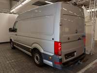 Skats no kreisās puses aizmugurē