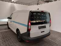 Skats no kreisās puses aizmugurē