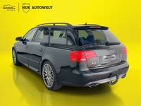 Vaade tagant vasakult