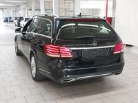 Widok z tyłu po stronie lewej