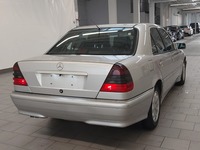 Widok z tyłu po stronie prawej