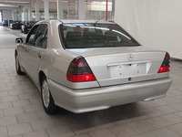 Widok z tyłu po stronie lewej