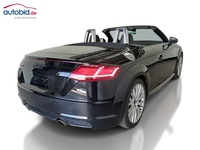 Skats no labās puses aizmugurē