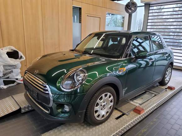 Изглед отпред отляво