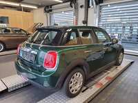 Изглед отзад отдясно