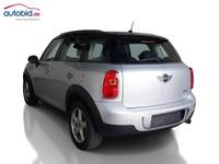 Vaade tagant vasakult