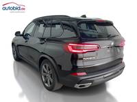 Vaade tagant vasakult