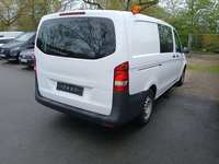 Pogled od pozadi desno