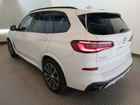 Vaade tagant vasakult