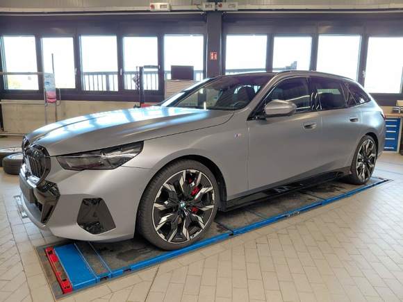 Вид спереди слева