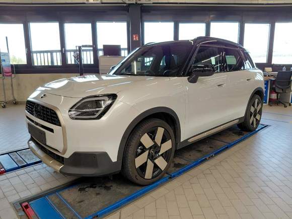 Вид спереди слева