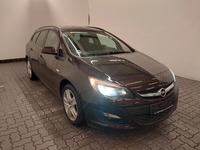 Pogled sprijeda desno