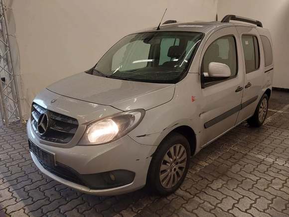 Pogled sprijeda lijevo