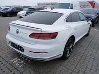 Pogled od pozadi desno