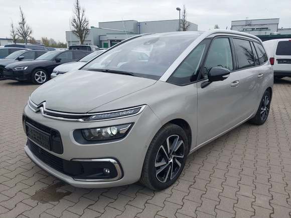 Вид спереди слева