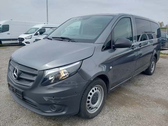 Вид спереди слева